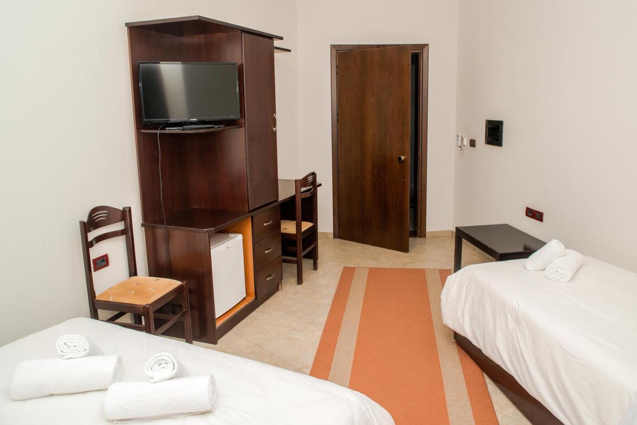 Hotel George Korce Esterno foto