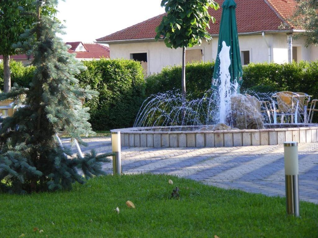 Hotel George Korce Esterno foto