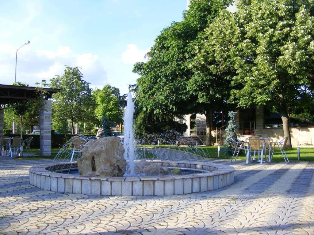 Hotel George Korce Esterno foto