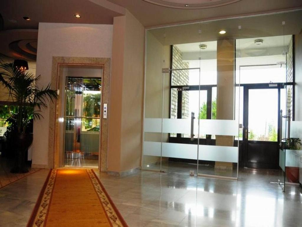 Hotel George Korce Esterno foto